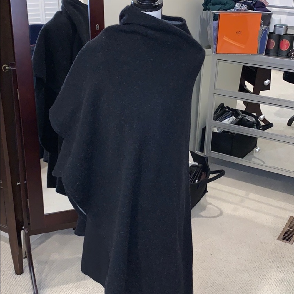 Stunning 100% Merino Wool cape fr Paris reversible